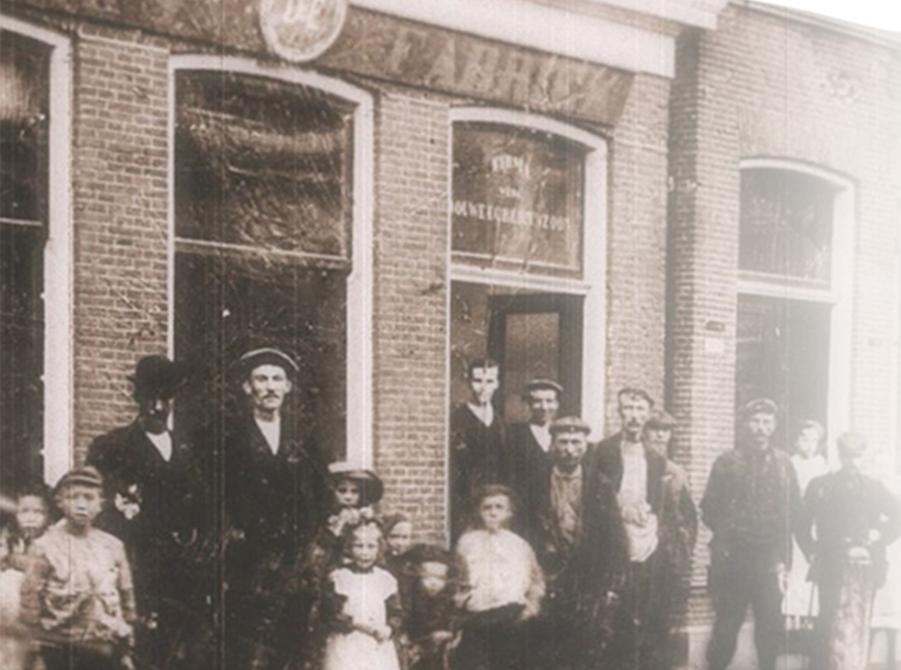 a black and white picture of an old douwe egberts store